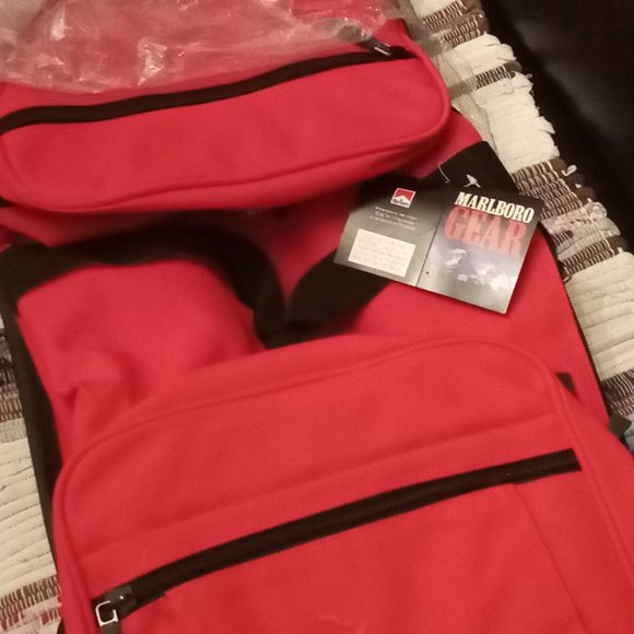 Marlboro  Duffel Bag with attached backpack - Picture 4 of 7